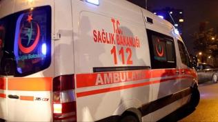 Otomobil �ekiciye �arpt�, 3 karde� can verdi