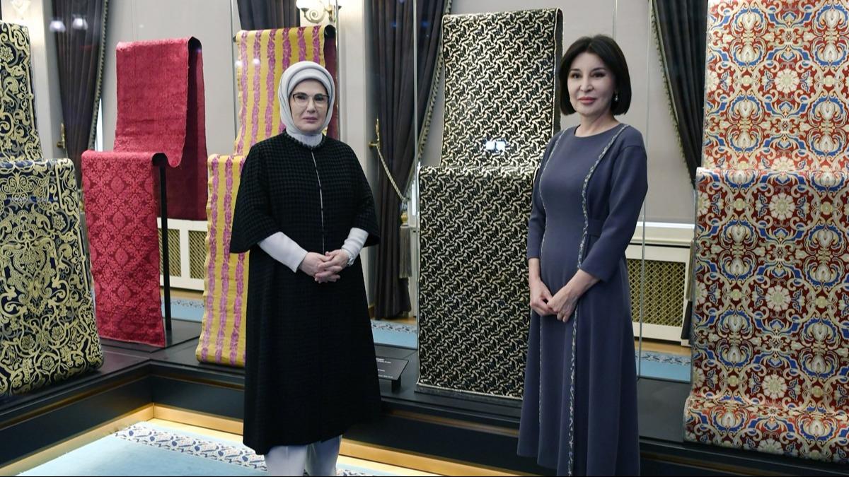 Palas'ta k�lt�rel bulu�ma: Emine Erdo�an, Ziroat Mirziyoyeva ile bir araya geldi