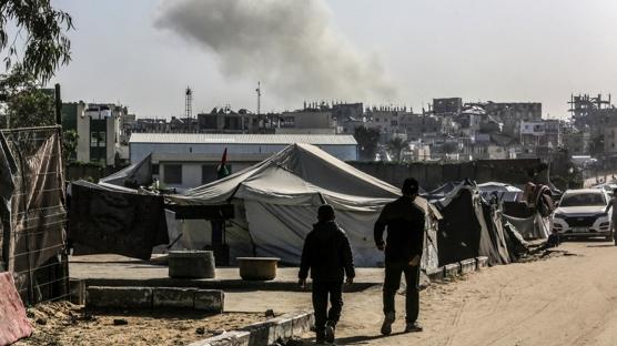 Soykırımcı İsrail, Filistinlilerin üzerine ateş açtı