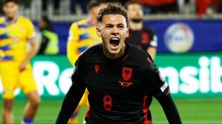 Be�ikta� Asllani'ye kavu�uyor