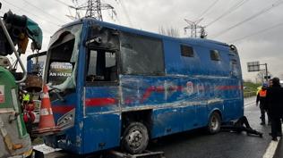 Cezaevi nakil arac�n�n devrilmesi sonucu yaralananlar tahliye edildi