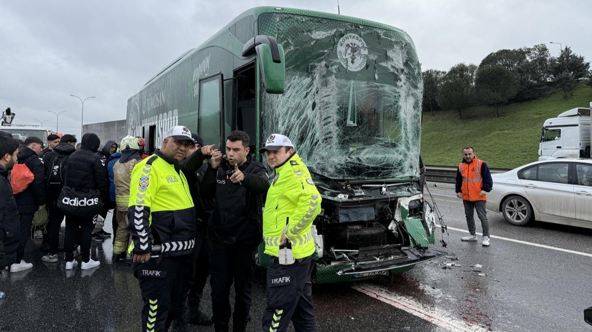 Konyaspor U19 Tak�m�, �stanbul'da kaza yapt�