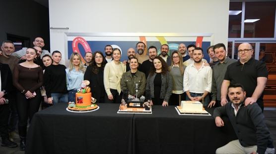 T�rkMedya radyolar�nda �� ayr� gurur: Alem FM 32, Lig Radyo 20, 24 Radyo 2 Ya��nda