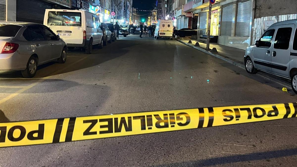 16 ya��ndaki �ocuk taraf�ndan �ld�r�ld�! Trafikte tart��ma kanl� bitti