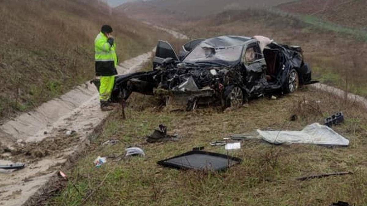 Cenaze yolunda feci kaza: �arampole u�tular