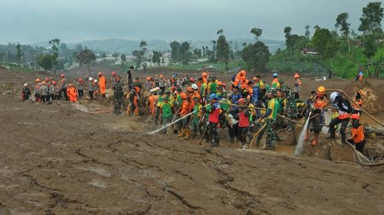 Endonezya'da facia: Can kayb� y�kseldi