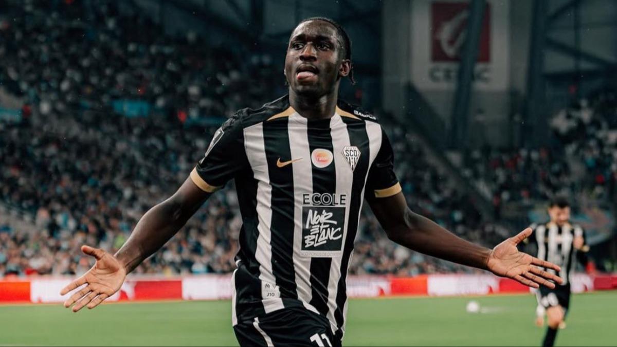 Fenerbah�e transferi bitirdi