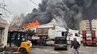 �� yeri alevlere teslim oldu: Ata�ehir'de korkutan yang�n