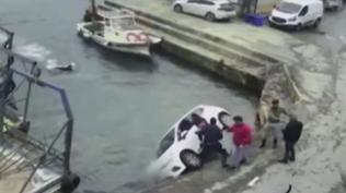 Sar�yer'de korku dolu anlar: �evredekilerin yard�m�yla kurtuldu