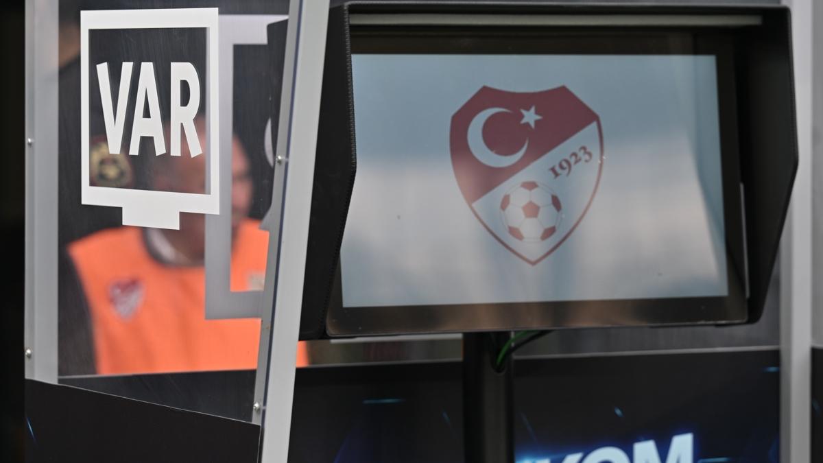 ��te S�per Lig'de g�n�n VAR hakemleri