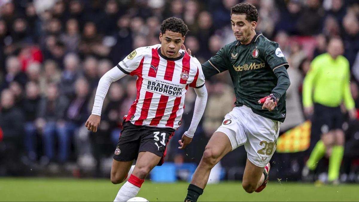 PSV, Feyenoord'u farkl� ma�lup etti