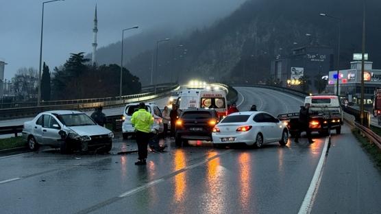 Samsun'da 5 otomobil birbirine girdi: 2 ki�i yaraland�