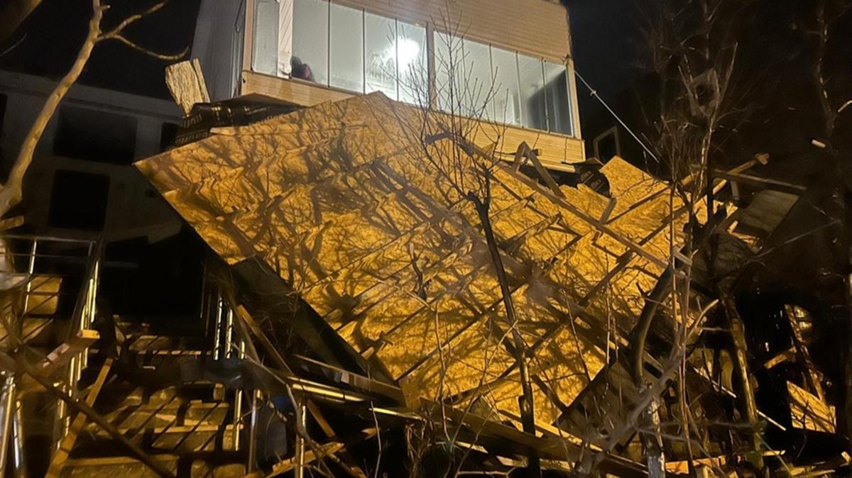 Tekirdağ'da fırtına etkisini gösterdi: Çatılar rüzgara dayanamadı