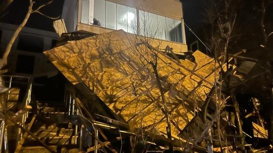 Tekirda�'da f�rt�na etkisini g�sterdi: �at�lar r�zgara dayanamad�