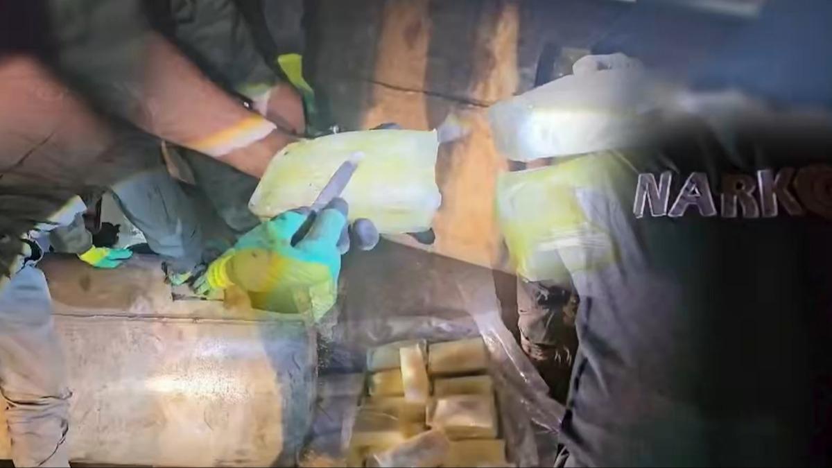 Uyu�turucuya b�y�k darbe: 142 kiloluk sevkiyat ele ge�irildi