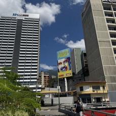 Venezuela'da otoyola Maduro ve e�i i�in afi�