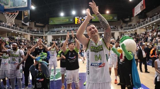 Yukatel Merkezefendi evinde Anadolu Efes'i yendi