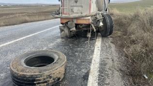 Çorum'da tır ile çarpışan cipteki 4 kişi yaralandı