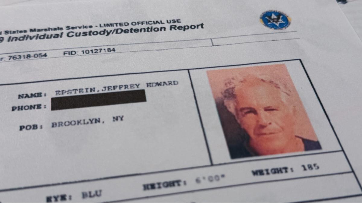Epstein belgelerinde skandal detay! 43 ma�durun ismi gizlenmedi