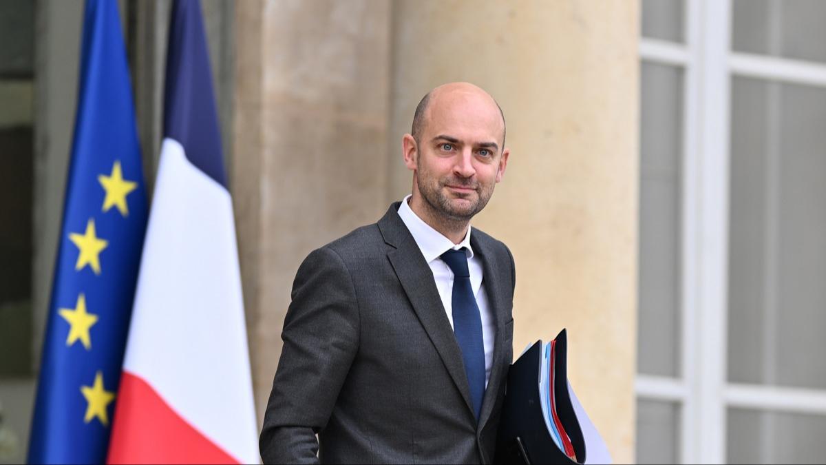 Fransa'dan cayd�r�c� g�� vurgusu: Silahlanmaya devam etmeliyiz