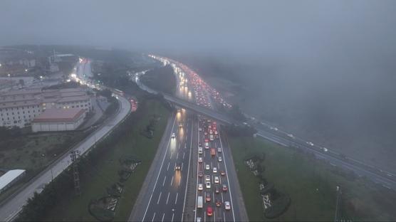 Okullar a��ld�: �stanbul'da trafik fel�