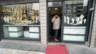 �anl�urfa'da kuyumcuda silahl� soygun: �zinli olan polis yaraland�