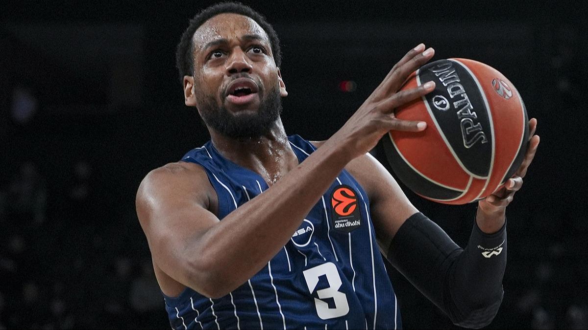 Anadolu Efes'te galibiyet hasreti sona erdi
