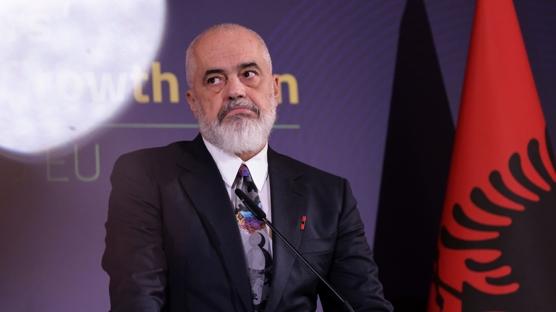 Arnavutluk Ba�bakan� Rama, soyk�r�mc� �srail'i �vd�... 'Bizi e�iten referans noktas�'