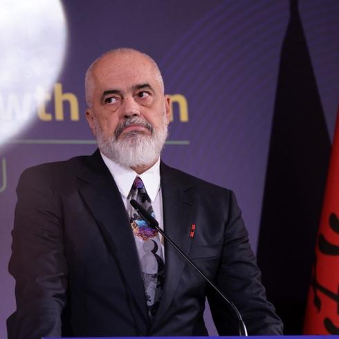 Arnavutluk Ba�bakan� Rama, soyk�r�mc� �srail'i �vd�... 'Bizi e�iten referans noktas�'