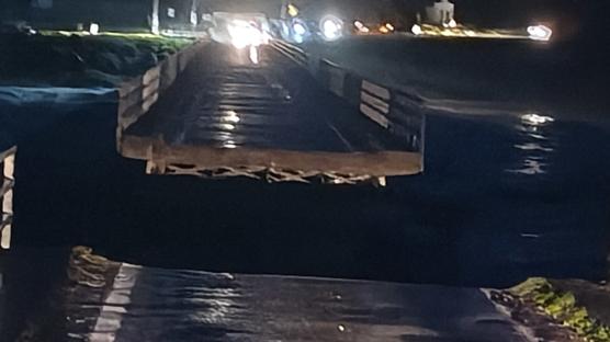 Balıkesir'de köprü şiddetli yağışa dayanamadı