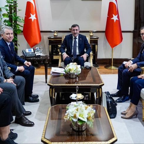 Cumhurba�kan� Yard�mc�s� Y�lmaz'dan �retim ve istihdam vurgusu