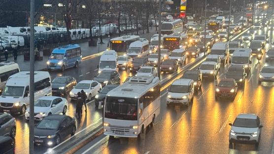 �stanbul Anadolu Yakas�'nda trafik yo�unlu�u y�zde 80'e ula�t�