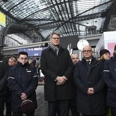 Bilet kontrol� cinayetle sonu�land�: Almanya'da T�rk kond�kt�r �ld�r�ld�