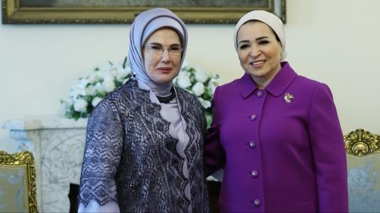 Emine Erdo�an, M�s�r Cumhurba�kan�'n�n e�i Entissar Amer ile bir araya geldi