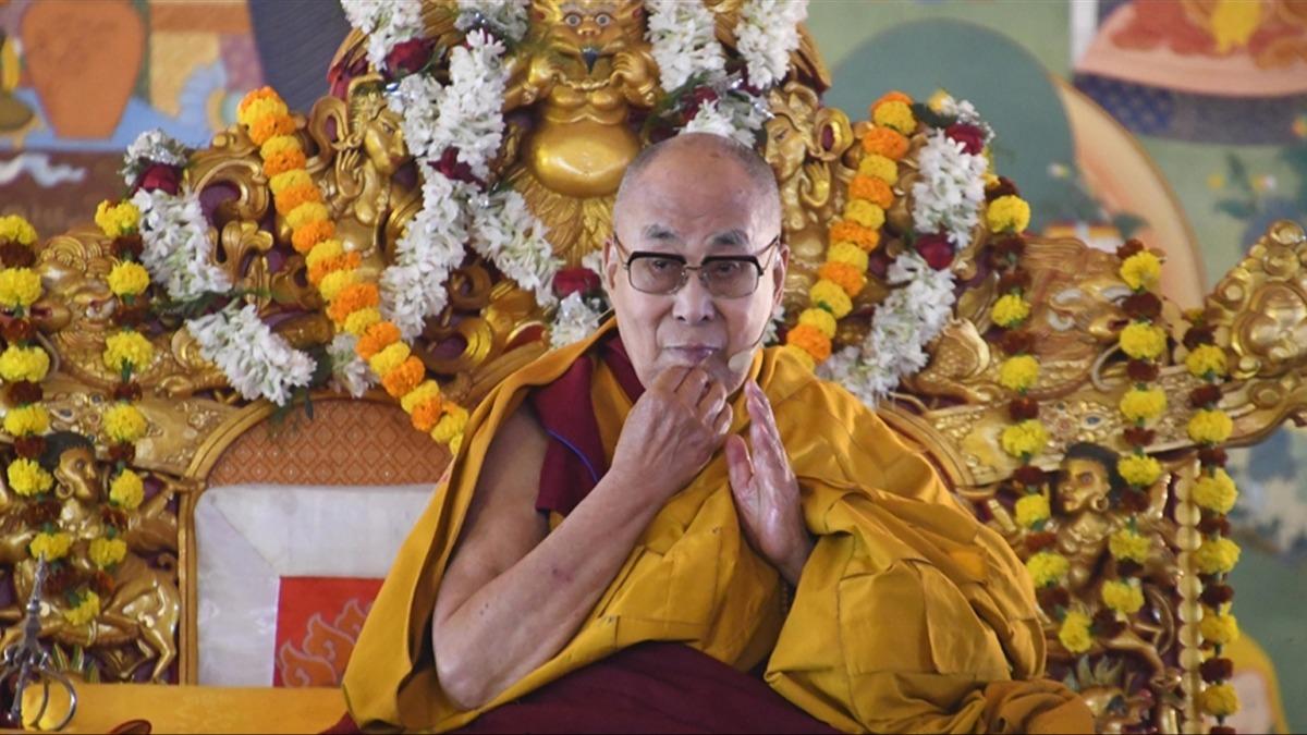 Epstein belgelerinde, Dalai Lama s�rr�! �smi 150'den fazla yerde ge�iyor