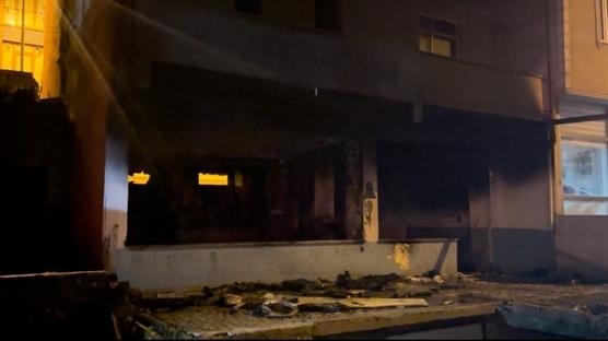 �stanbul'da metruk binada korkutan yang�n