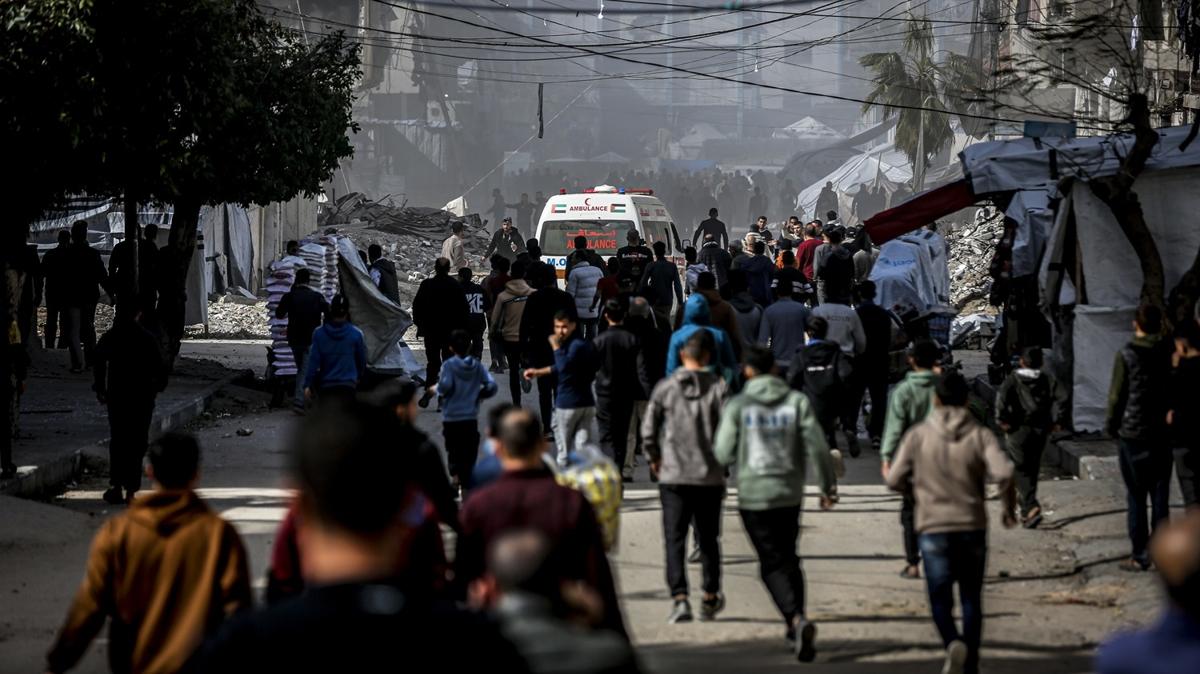 Katil �srail Gazze'ye �l�m ya�d�r�yor