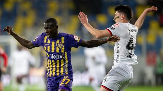 Kupada 4 gol�n at�ld��� ma�ta Gen�lerbirli�i ile Ey�pspor yeni�emedi