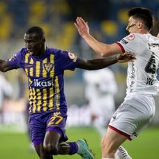 Kupada 4 gol�n at�ld��� ma�ta Gen�lerbirli�i ile Ey�pspor yeni�emedi