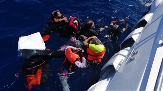 Yunanistan'da feci kaza: 14 d�zensiz g��men hayat�n� kaybetti