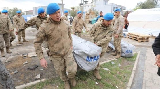 En az 40 bin Mehmet�ik sahadayd�