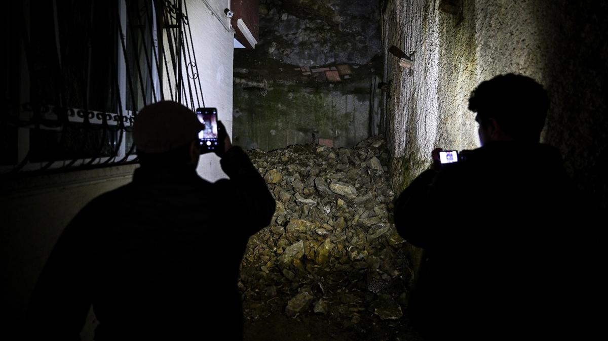 Ankara'da tahliye edilen bina ya�ayanlar ma�duriyetlerinin giderilmesini talep ediyor