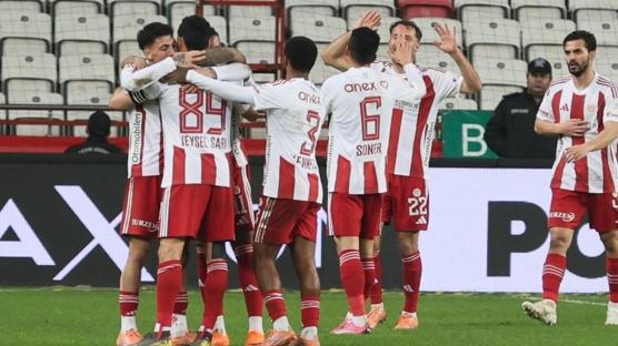 Antalyaspor ligdeki ��k���n� s�rd�rmek