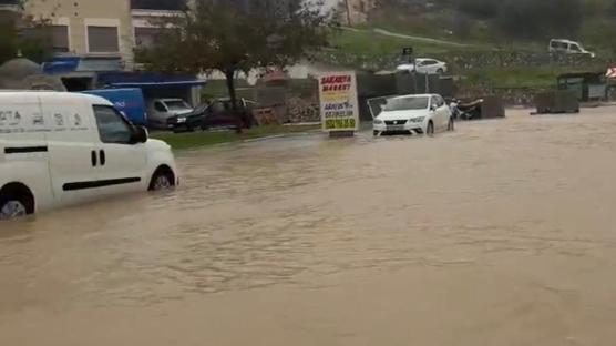 �e�me'de sa�anak alarm�: Cadde ve sokaklar g�le d�nd�