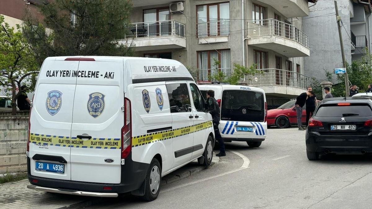 Denizli'de deh�et: Kamyonetin i�inden ceset ��kt�