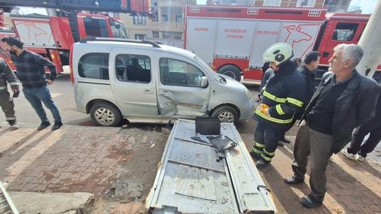 Evdeki patlama mahalleyi aya�a kald�rd�! 3 yaral�