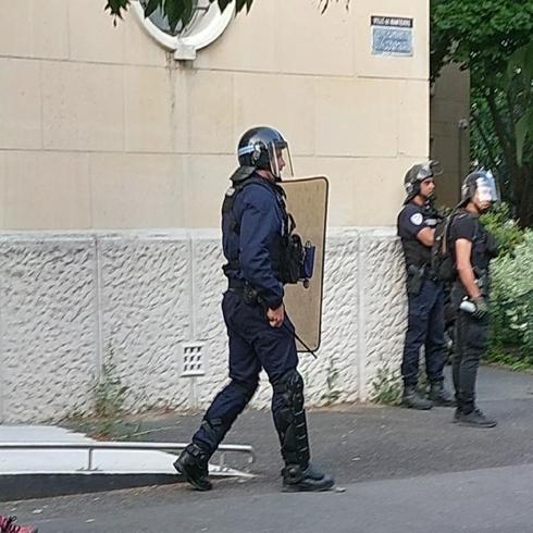 Fransa'y� sarsan okul sald�r�s�! ��retmenini defalarca b��aklad�