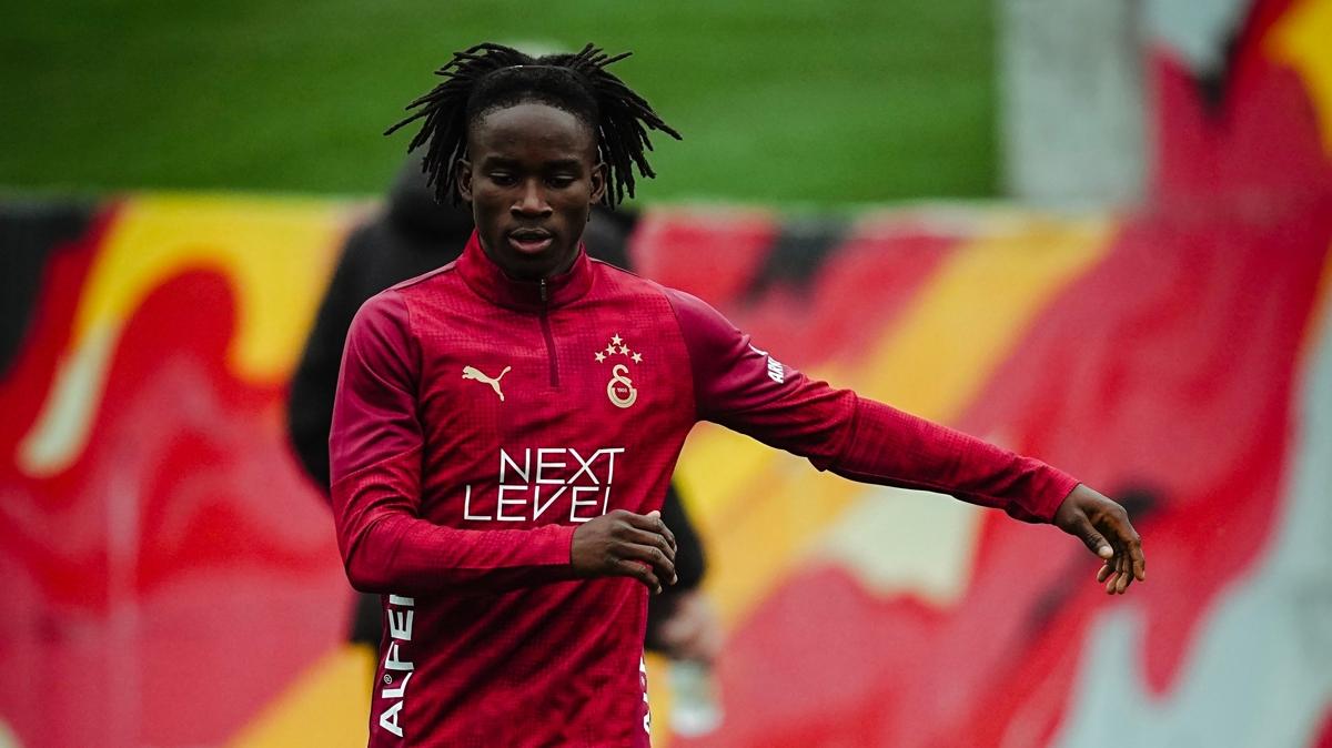 Renato Nhaga tak�mla birlikte ilk idman�na ��kt�