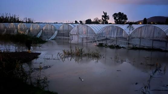 Antalya'da sa�anak ve hortum: Hayat fel� oldu