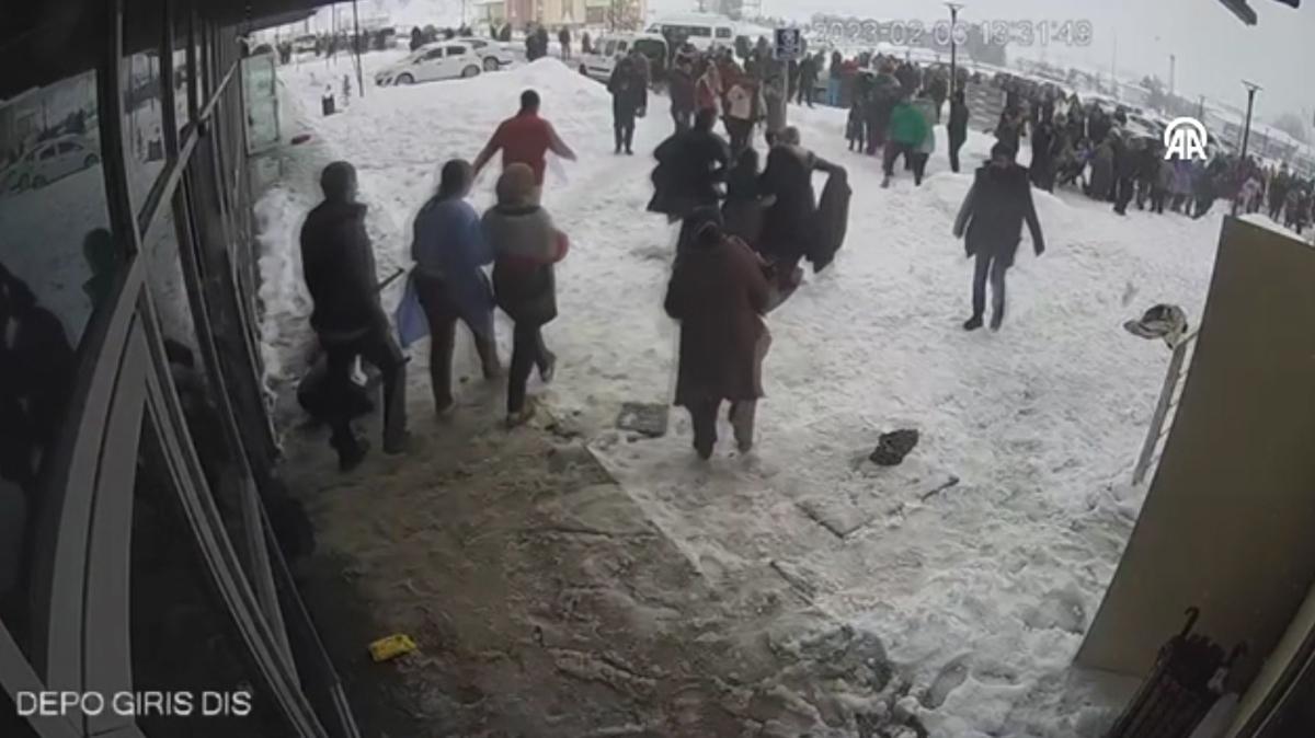 Y�zlerce ki�i can havliyle b�yle ka�t�